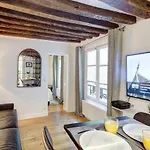 Historic Paris Apartment Steps From Notre Dame And Louvre - Limited Offer